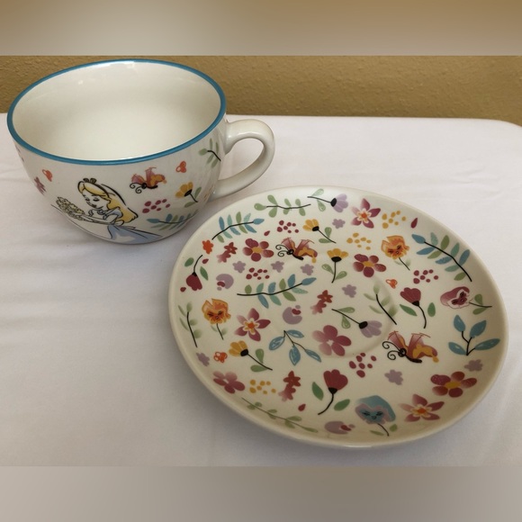 Disney Alice In Wonderland Spring Floral 16oz Teacup with Saucer NWT - Picture 4 of 13